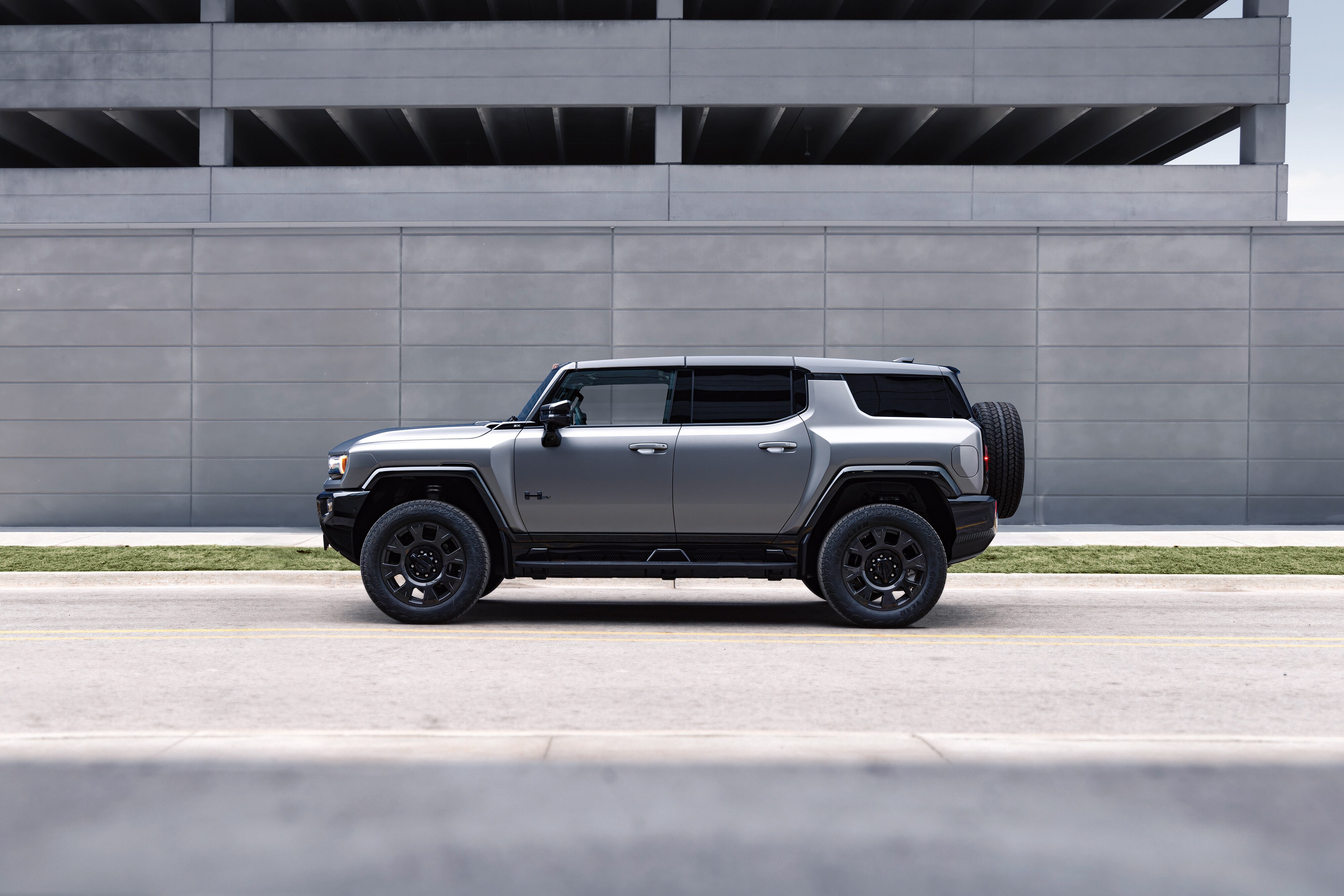 2026-GMC-HummerEV-2X-SUV-L02.jpg
